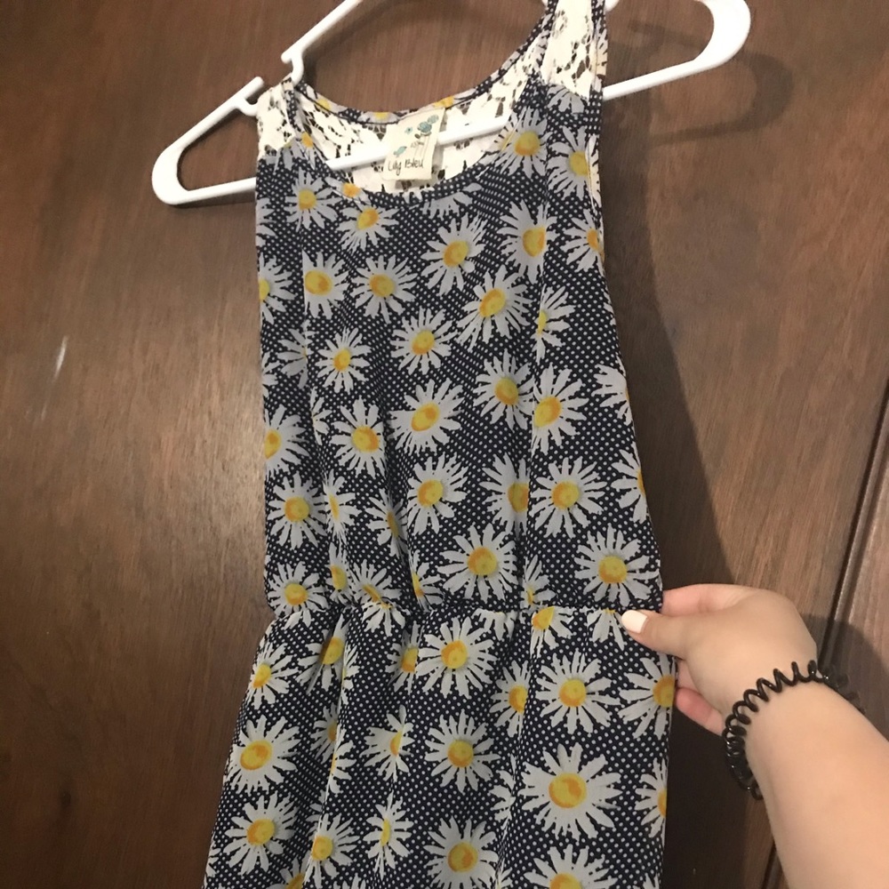 black and white polka dotted dress with daisy’s
